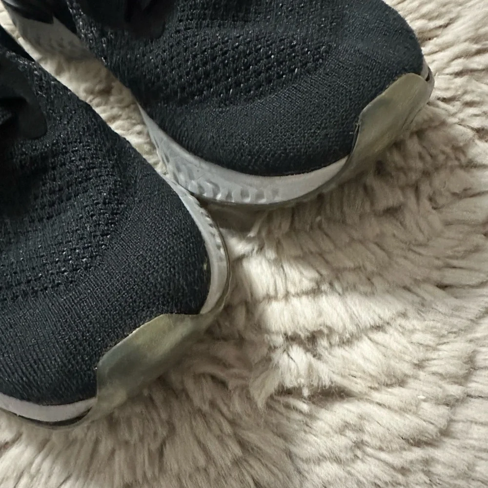 Nike Epic React Flyknit Running Shoes Women’s 8
